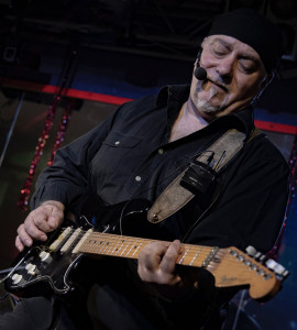 TONY CUOMO - Chitarra e voce